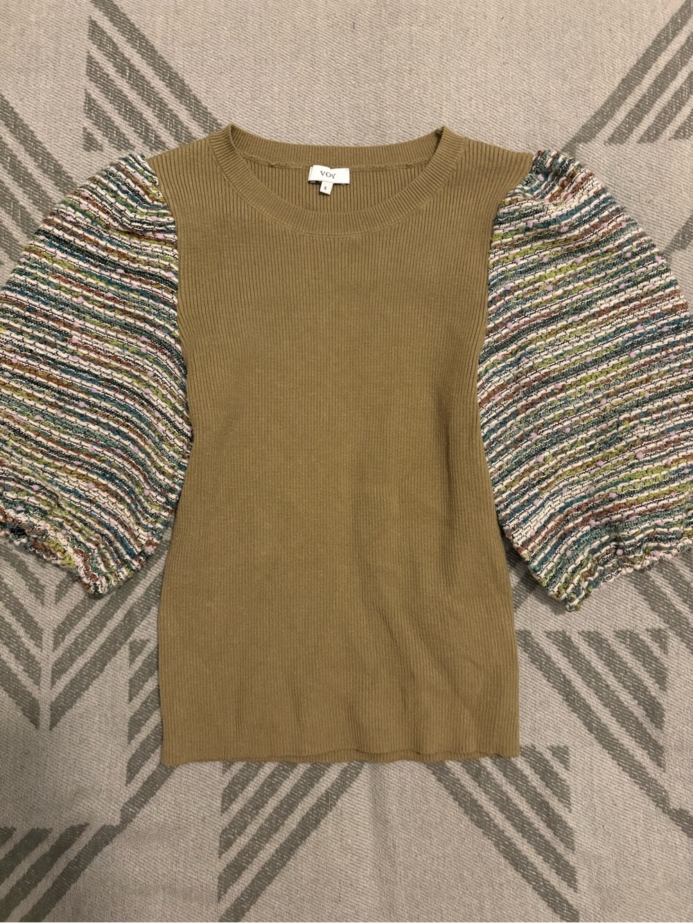 Voy Olive Knit Top with Multicolor Statement Puff Sleeves